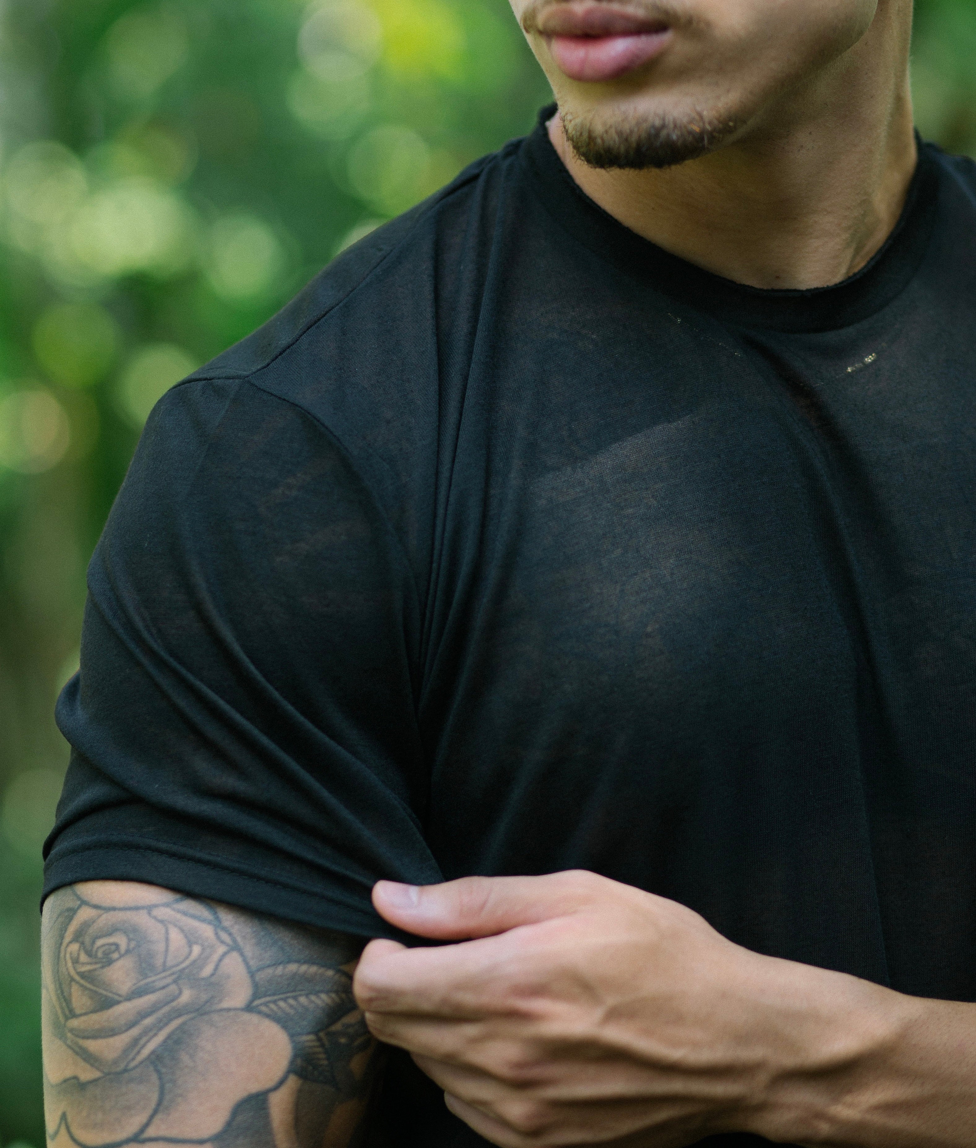 Etalon Not So Basic Tee 01 Black - fabric and raw neckline detail