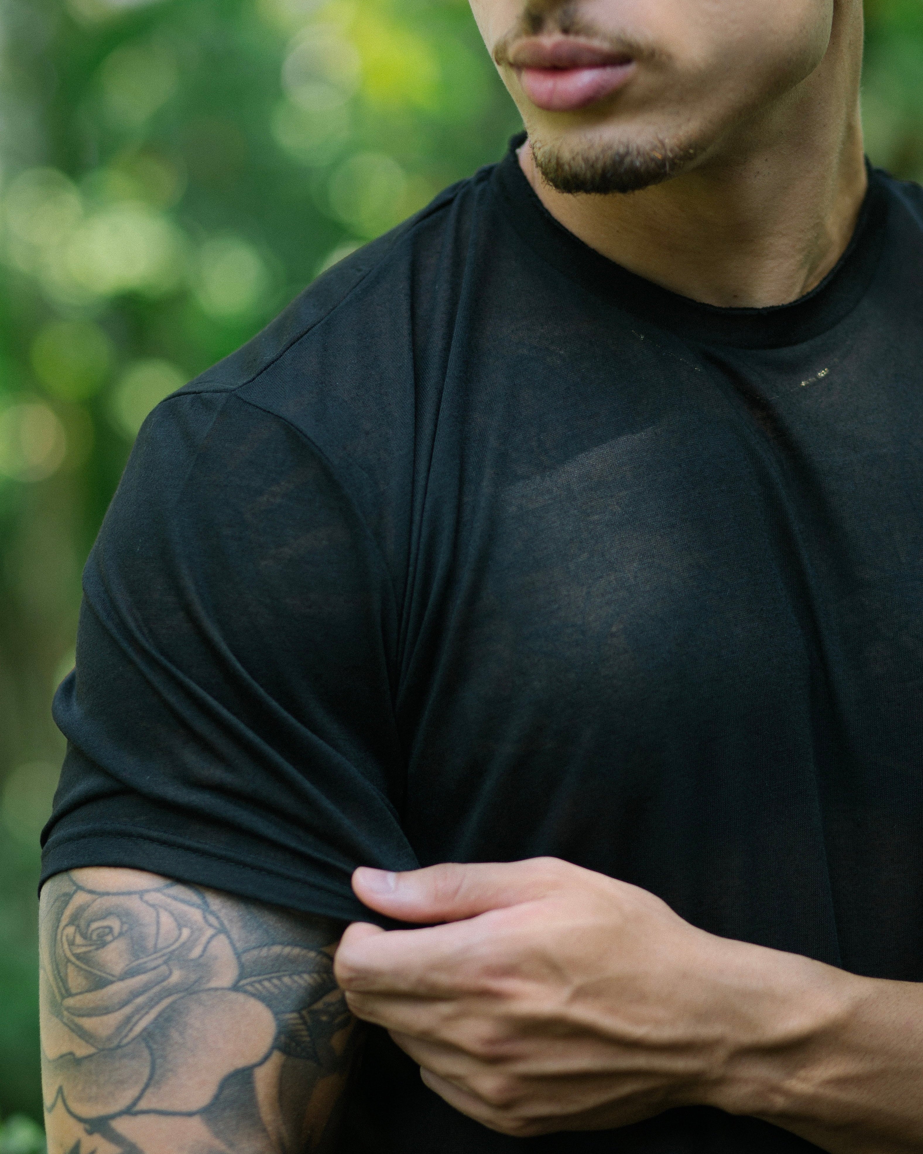 Etalon Not So Basic Tee 01 Black - fabric and raw neckline detail