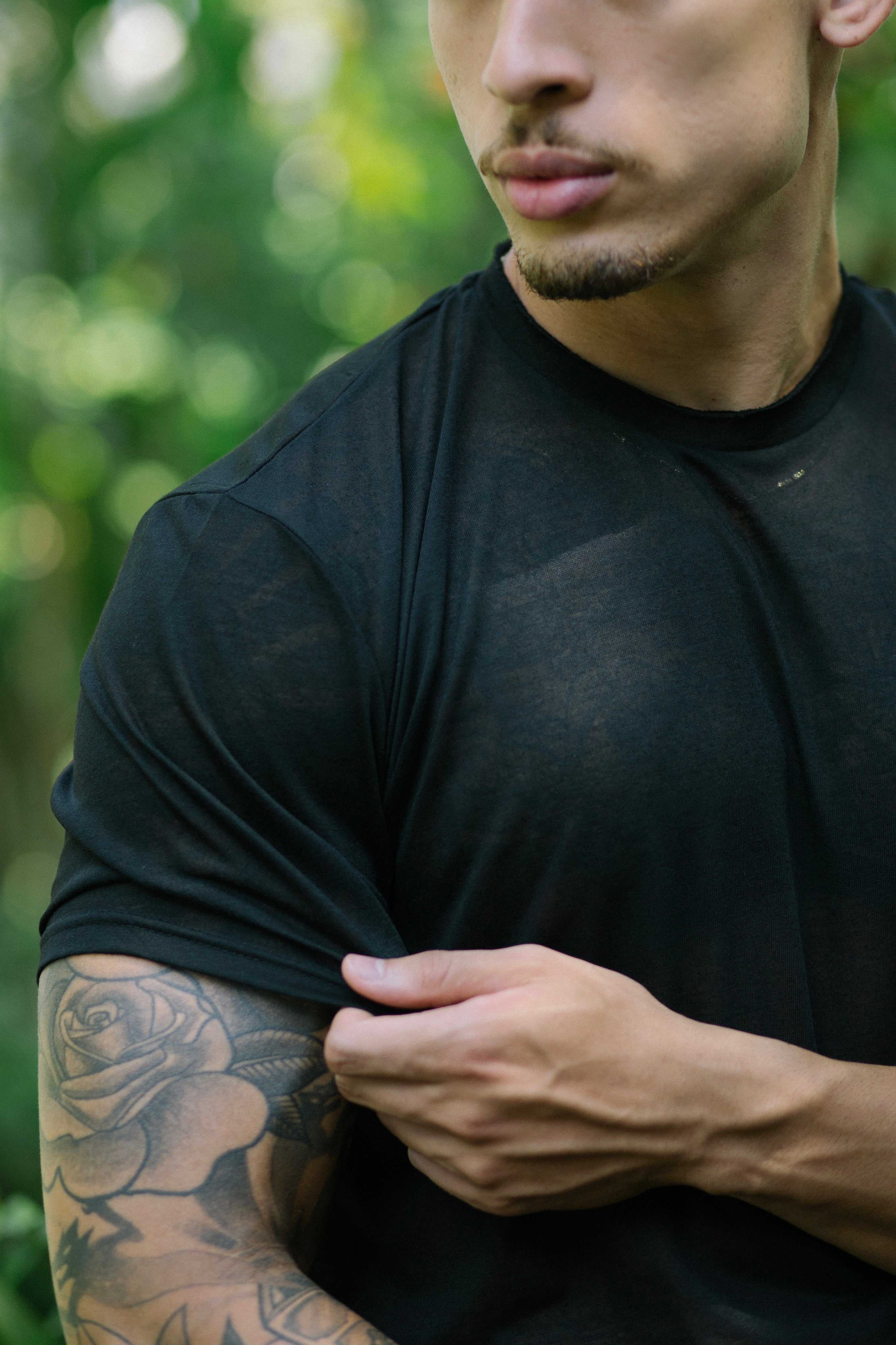 Etalon Not So Basic Tee 01 Black - fabric and raw neckline detail