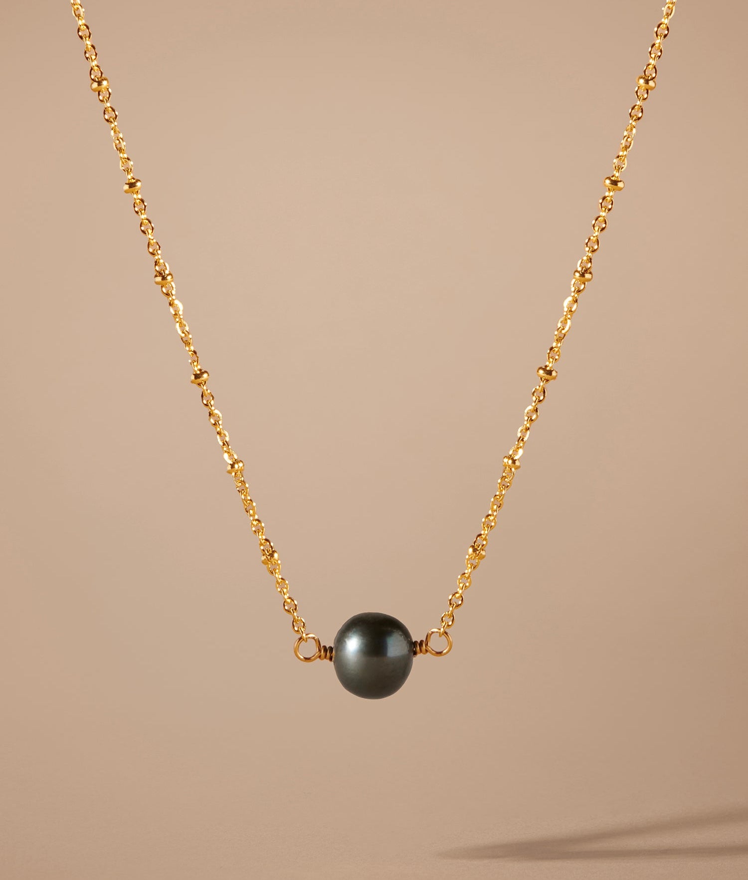 Etalon One Black Pearl Necklace - close-up of rare black freshwater pearl and chain detail