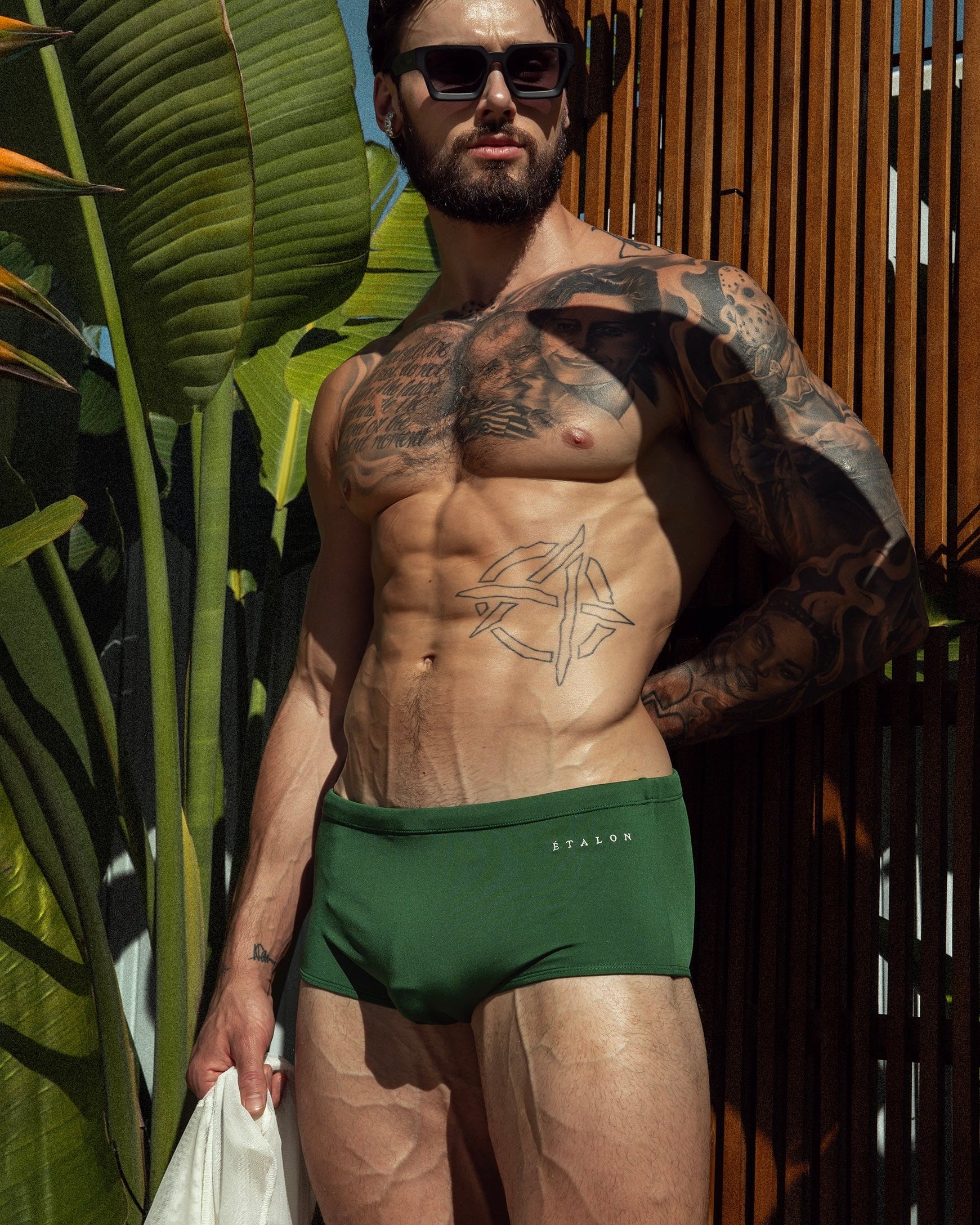 Étalon Olive Swim Sunga - men's Brazilian swimwear, lifestyle beach shot