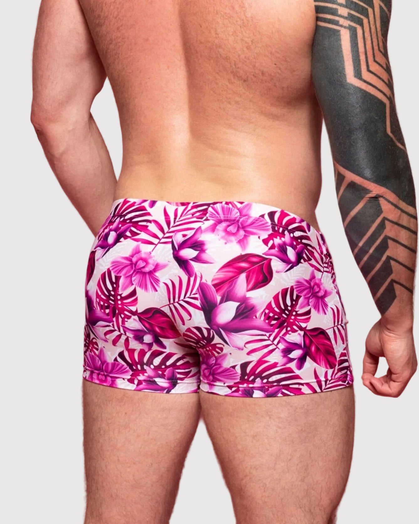 Wayne Malibu Belted Trunk Sunset Print - floral waist belt detail, close-up